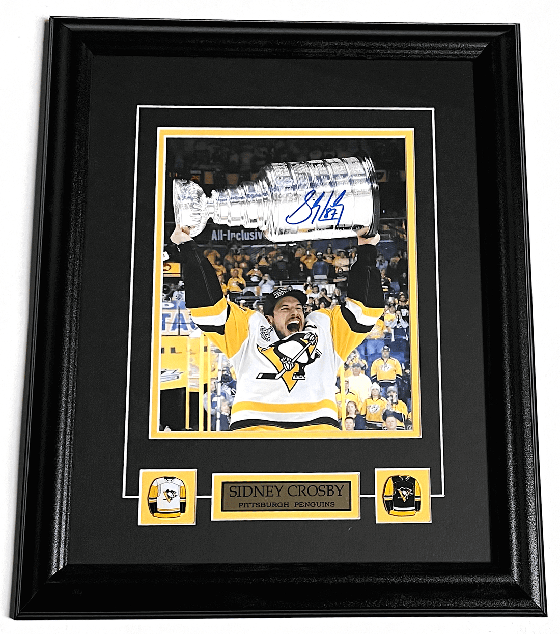 Sidney Crosby Autograph Pittsburgh Penguins Framed Hockey Memorabilia. Accompanied with a Certificate of Authenticity.